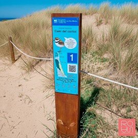 Fita d'informació de dunes a la platja